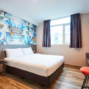 Ibis Budget Singapore Sapphire